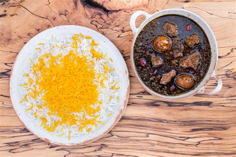  Ghormeh Sabzi! Khêu gợi vị giác với sự kết hợp hoàn hảo giữa rau thơm và thịt cừu